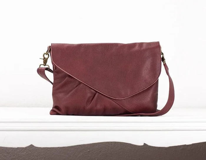 Bolso bandolera Milloo Erato en color burdeos