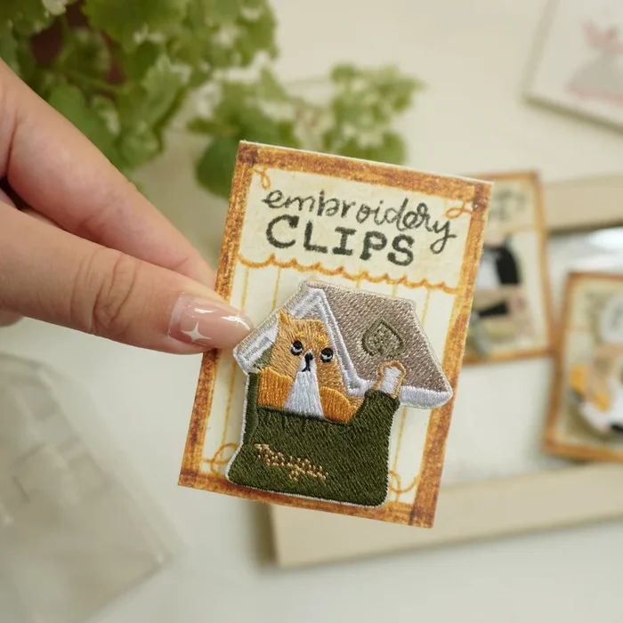 Teayou Embroidered Clip-On Patch – Notebook Cat